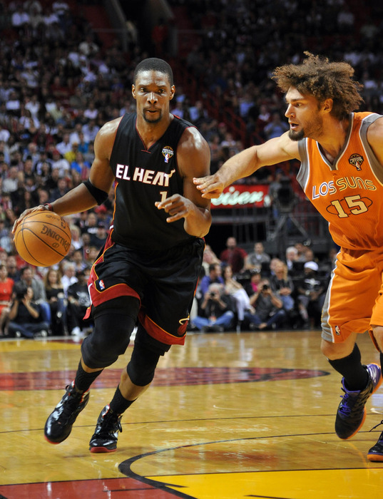 Is that a Chris Bosh sighting with Robin Lopez? 