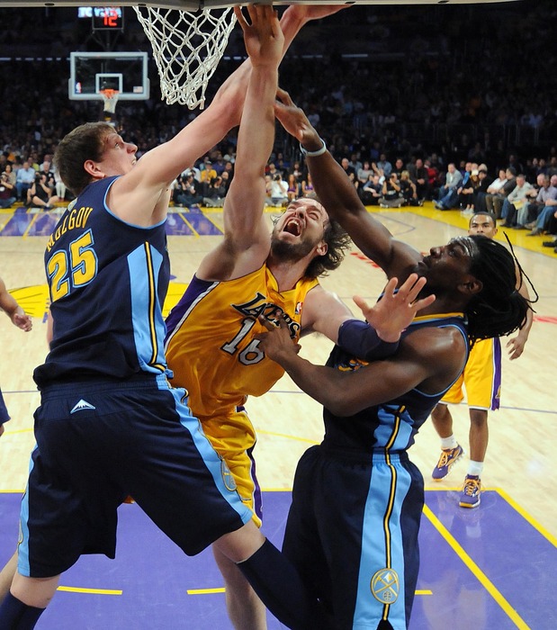 Is this basketball or football? Gasol smash!