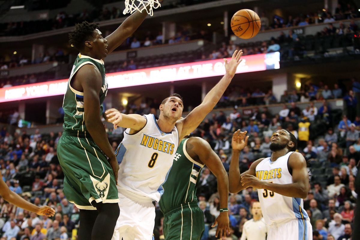 Danilo Gallinari getting unstuck in the middle.