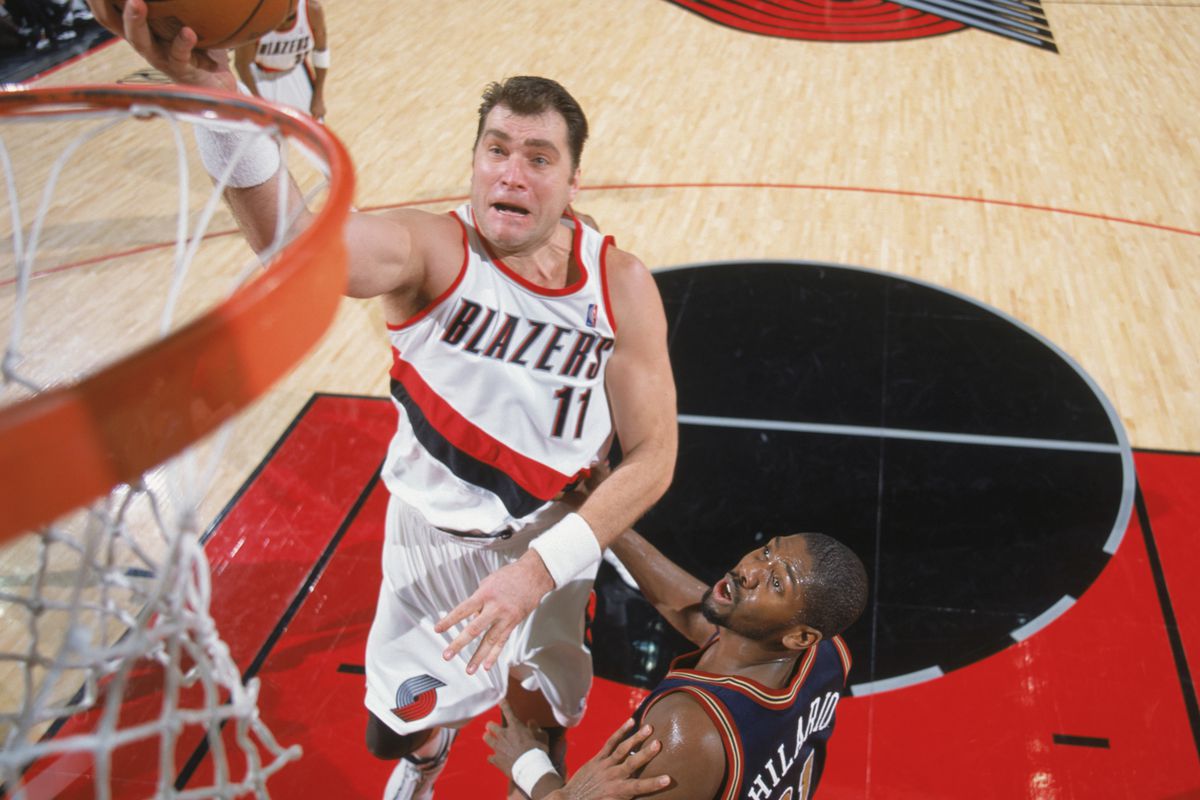 Arvydas Sabonis layup past Hilario
