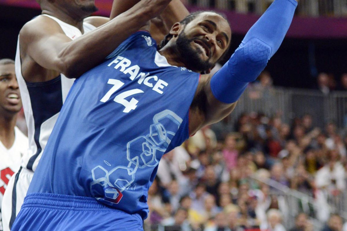 France center Ronny Turiaf (14) battles for the ball with USA's Kevin Durant.