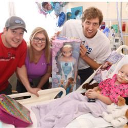 Dirk Nowitzki meeting with a HopeKids Texas child