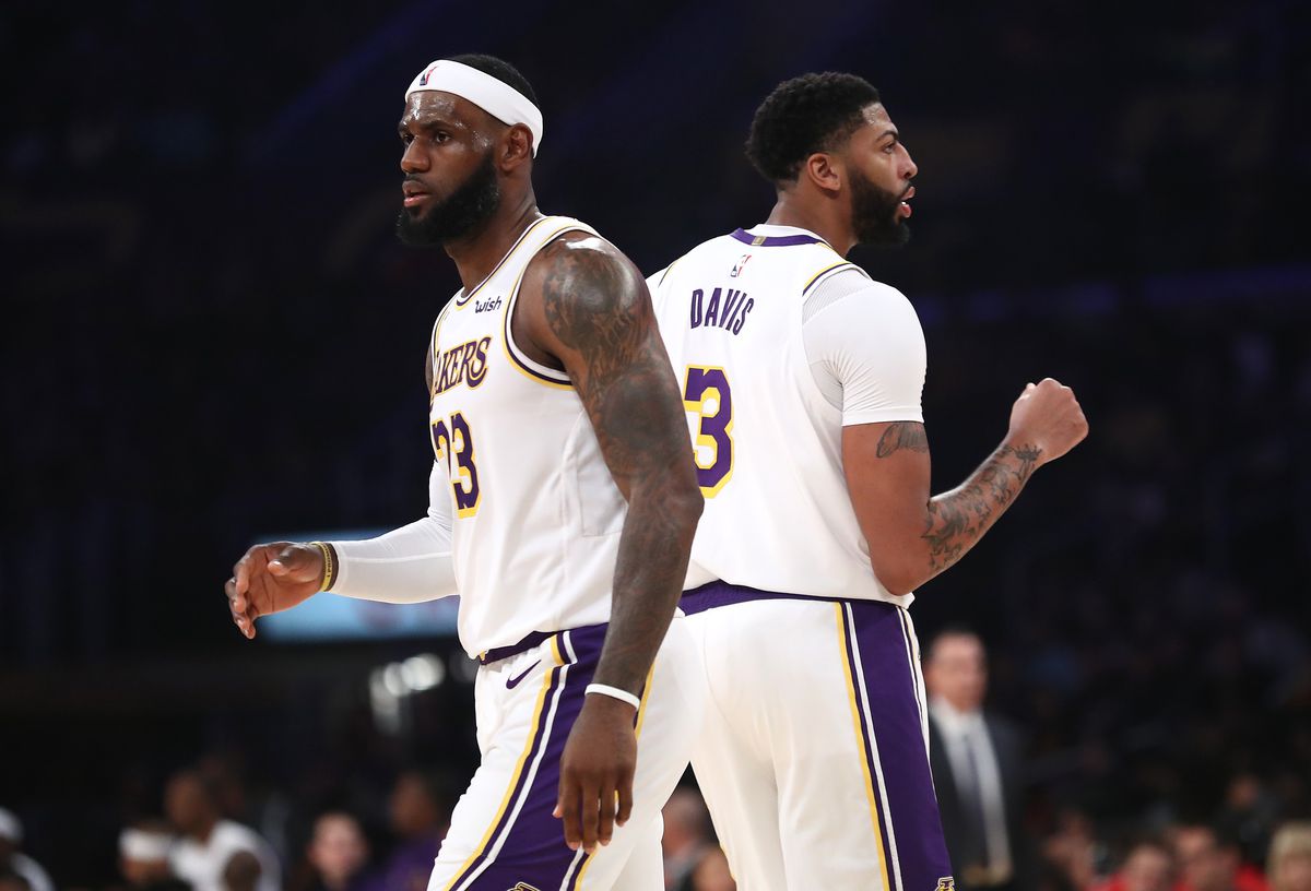 Golden State Warriors v Los Angeles Lakers
