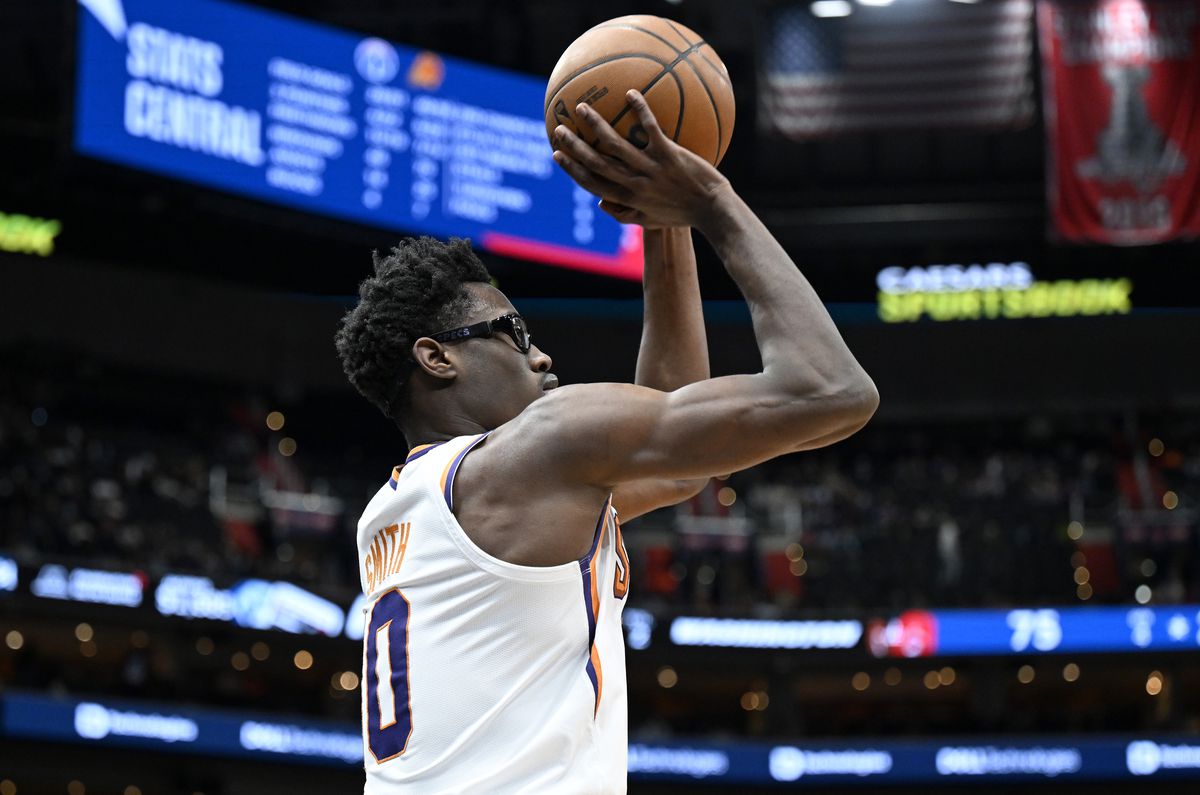 Phoenix Suns v Washington Wizards