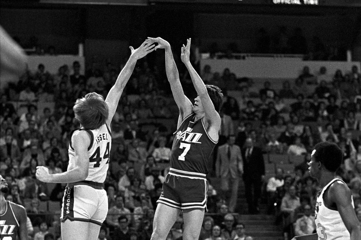 Denver Nuggets v New Orleans Jazz, 1-12-77