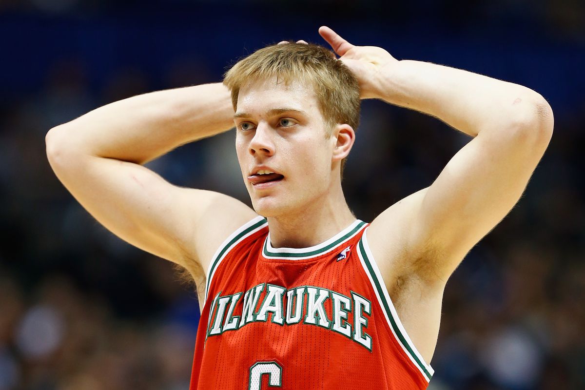 Milwaukee Bucks v Dallas Mavericks