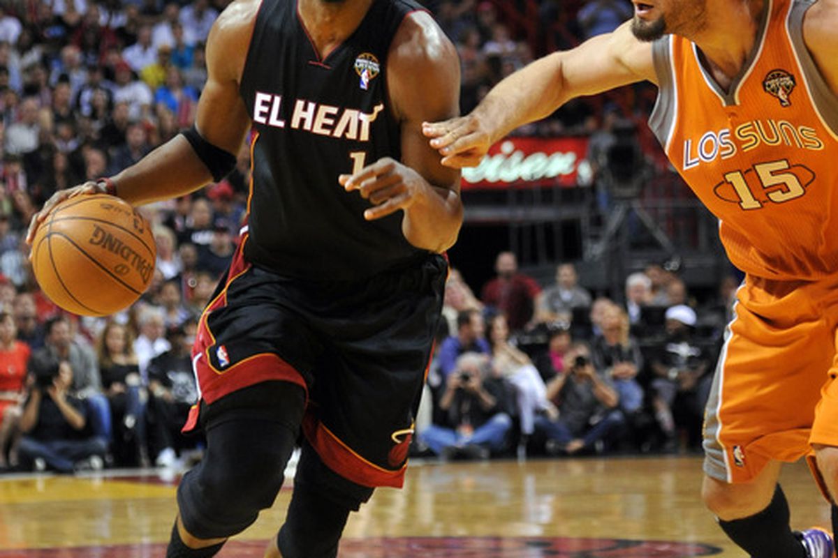Is that a Chris Bosh sighting with Robin Lopez? 
