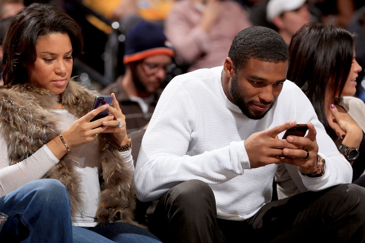 Hey Wesley Woodyard, watch the game! Wait, what game is this from? The Bulls?!